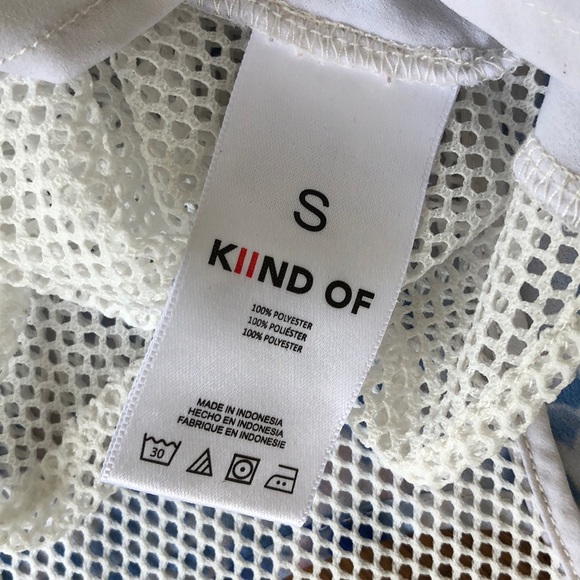 Sleeveless mesh razor back blouse - Picture 3 of 4